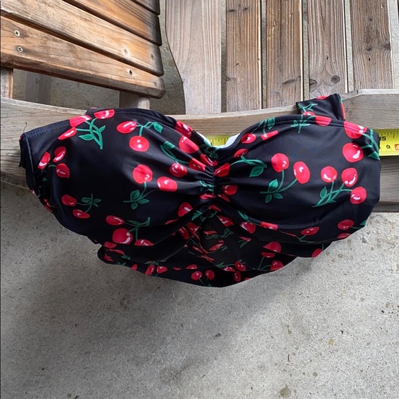 Pin-up cherries swimsuit - Picture 6 of 16